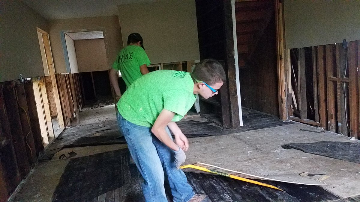 WorldRenew_DRS's tweet photo. Last week, more than 30 volunteers spent a week cleaning out 14 flooded homes in Bristow, Lynch, and Spencer, Nebraska. #stillmoreworktobedone #volunteers #worldrenewdrs #worldrenew #missouririverflood https://t.co/PwEouygeFS