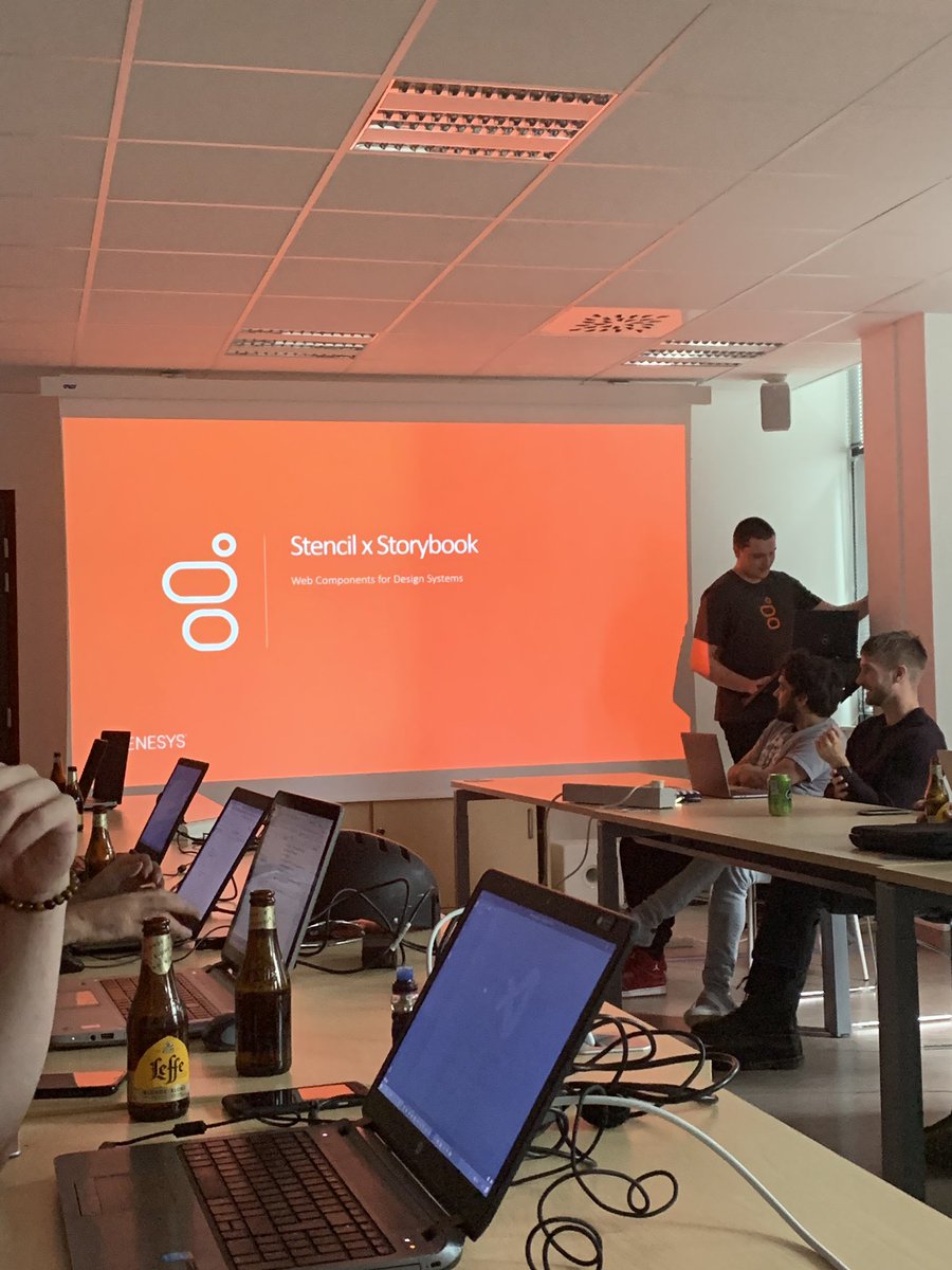 dam28leon's tweet image. Atelier #stencilJs et #Storybook  @GenesysFrance Brest organisé par @BrestJS