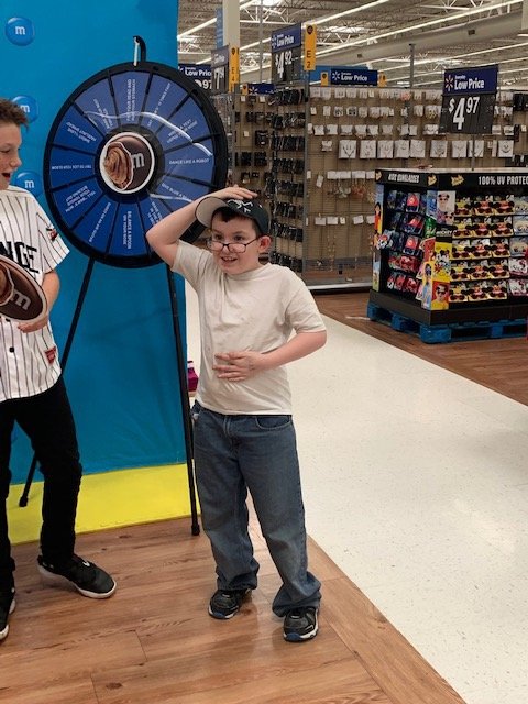 OneStoreAtATime's tweet image. Folks in #Walmart923 #getnutty for new Hazelnut M&amp;amp;Ms. #shoppermarketing #instoreevents
#brickandmortar