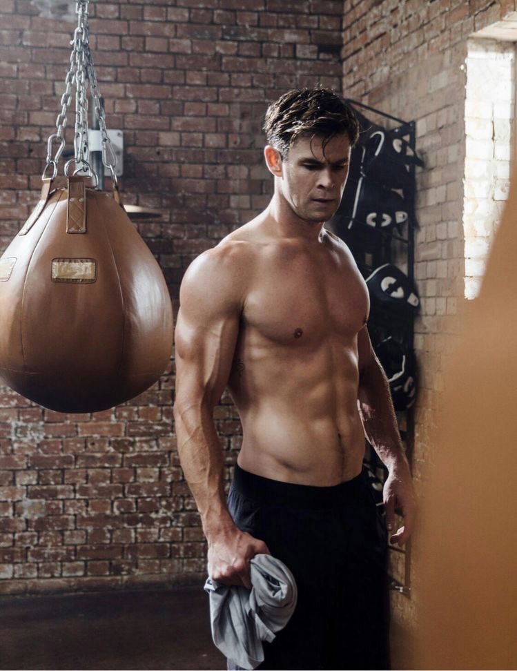 “ต้องฝึกเท่าไหร่ถึงจะตัวเท่าแด๊ดครับ?”

เอยูค่ายมวยงี้🤔 #hollasworth