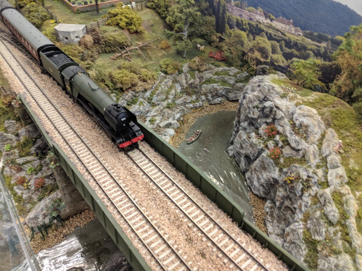 Giffield's tweet image. Flying Scotsman crossing a river on our top link club layout Nettlewood Parkway