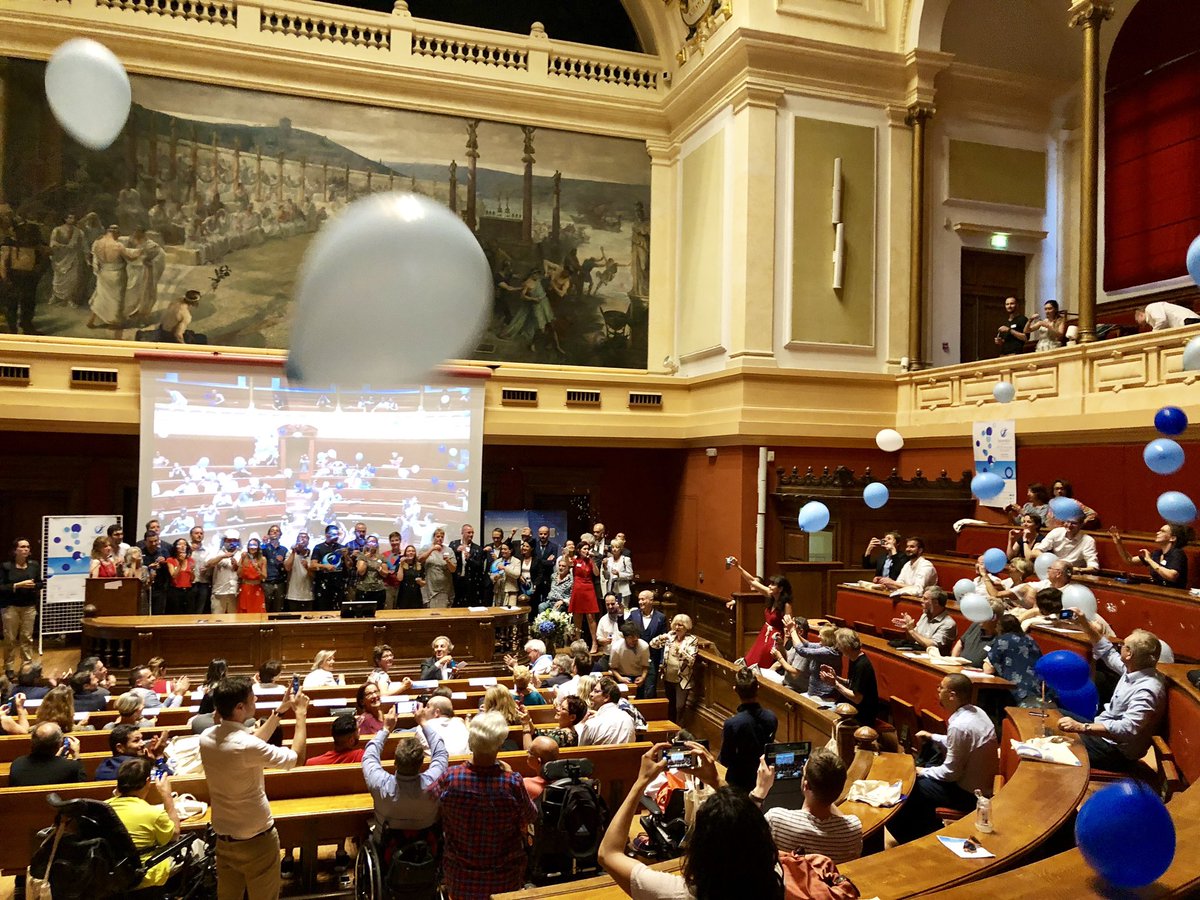Merci à <a href="/cvsi_ea/">CVSI-EA</a> pour la confection des #TropheesLumiere 🏆

Place au cocktail dînatoire réalisé par l’#ESAT Espace Sarrazin #Adapei69 🥂

🙏 Un grand merci à tous nos partenaires pour la réussite ce double événement #CICH <a href="/univ_lyon2/">Université Lumière Lyon 2</a> 
<a href="/SocieteGenerale/">Societe Generale Group</a> @UNEA_France <a href="/agefiph/">AGEFIPH</a>