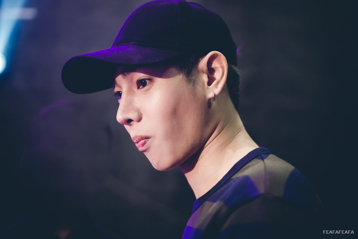 feafafeafa's tweet photo. 😃😃
#เป๊กผลิตโชค
#PeckPalitchoke
#peckpalit
#4Chairs
#4ChairsConcert
#WhiteHaus2 https://t.co/GDK9O19WrP