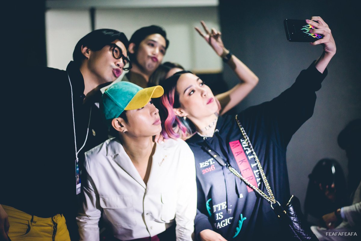 feafafeafa's tweet photo. 😃😃
#เป๊กผลิตโชค
#PeckPalitchoke
#peckpalit
#4Chairs
#4ChairsConcert
#WhiteHaus2 https://t.co/GDK9O19WrP
