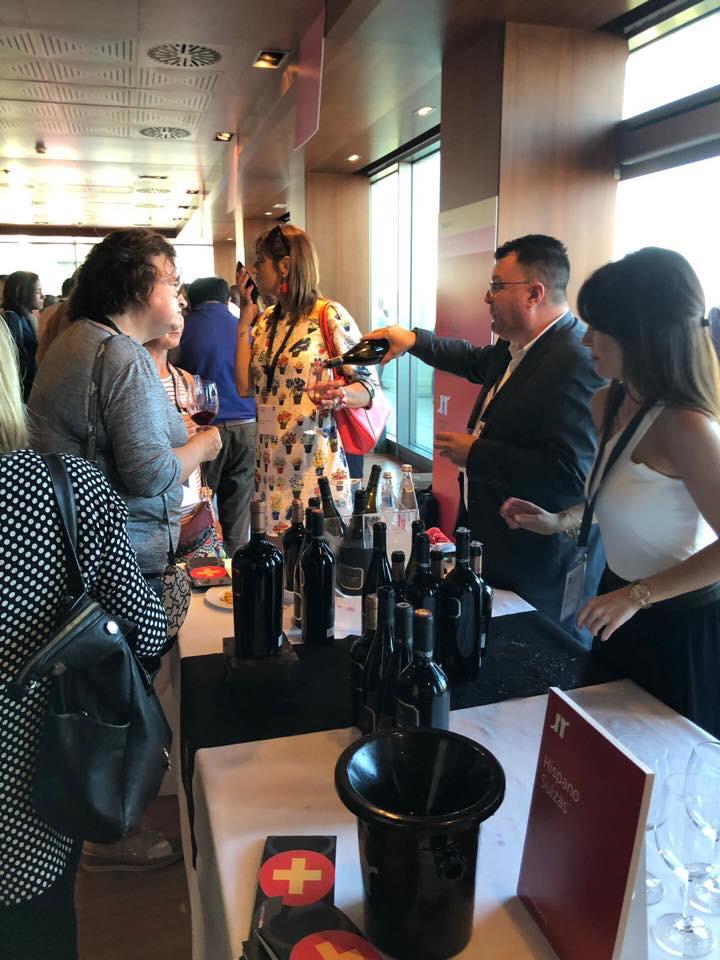 JDicoval's tweet photo. Ayer por la tarde se celebró la VI edición de #PlacerBobal en el Hotel Las Arenas, en el que participó el Bobal de #HispanoSuizas, distribuido en exclusiva por #Dicoval. Un año más, un ambiente increíble, ¡gracias a todos!👏👏 https://t.co/IPsED36wt5