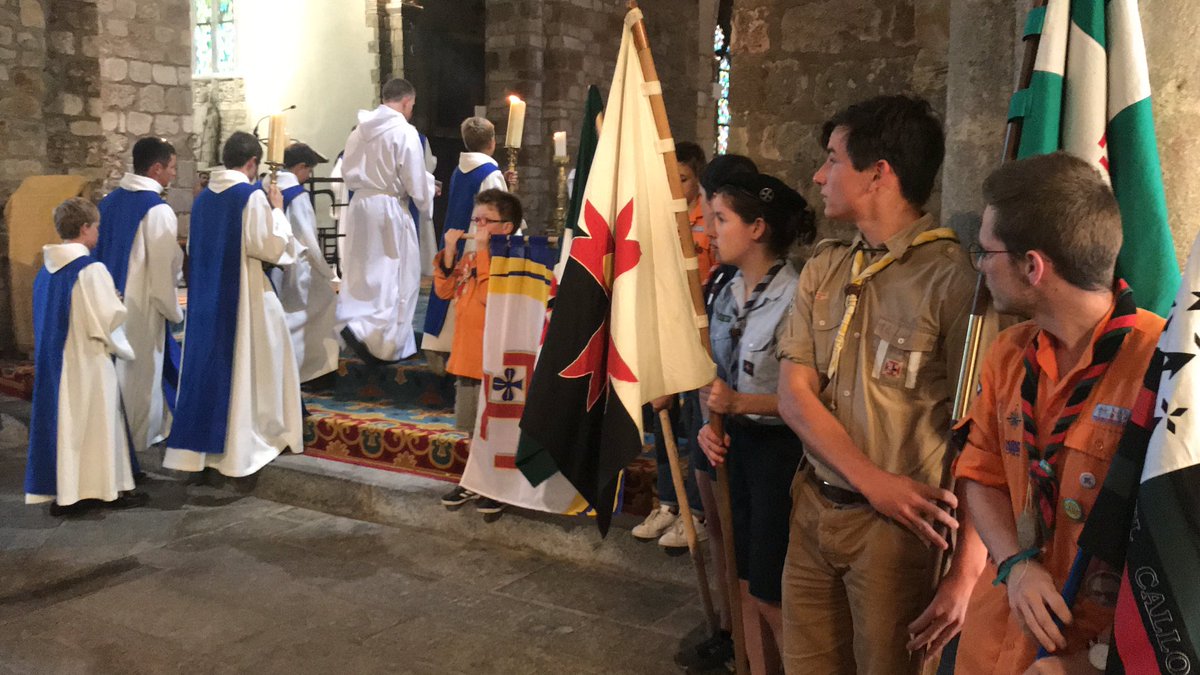 PSimonOF's tweet photo. Près de 400 personnes dans l’abbatiale Saint-Melaine de #Rennes, des scouts de toutes les générations pour renouveler leur promesse et se souvenir de celle du bienheureux Marcel Callo qui lui fut fidèle jusqu’à la mort via @ouestfrance35 @DioceseRennes @abbenico #scoutisme https://t.co/cRGv9zcxhB