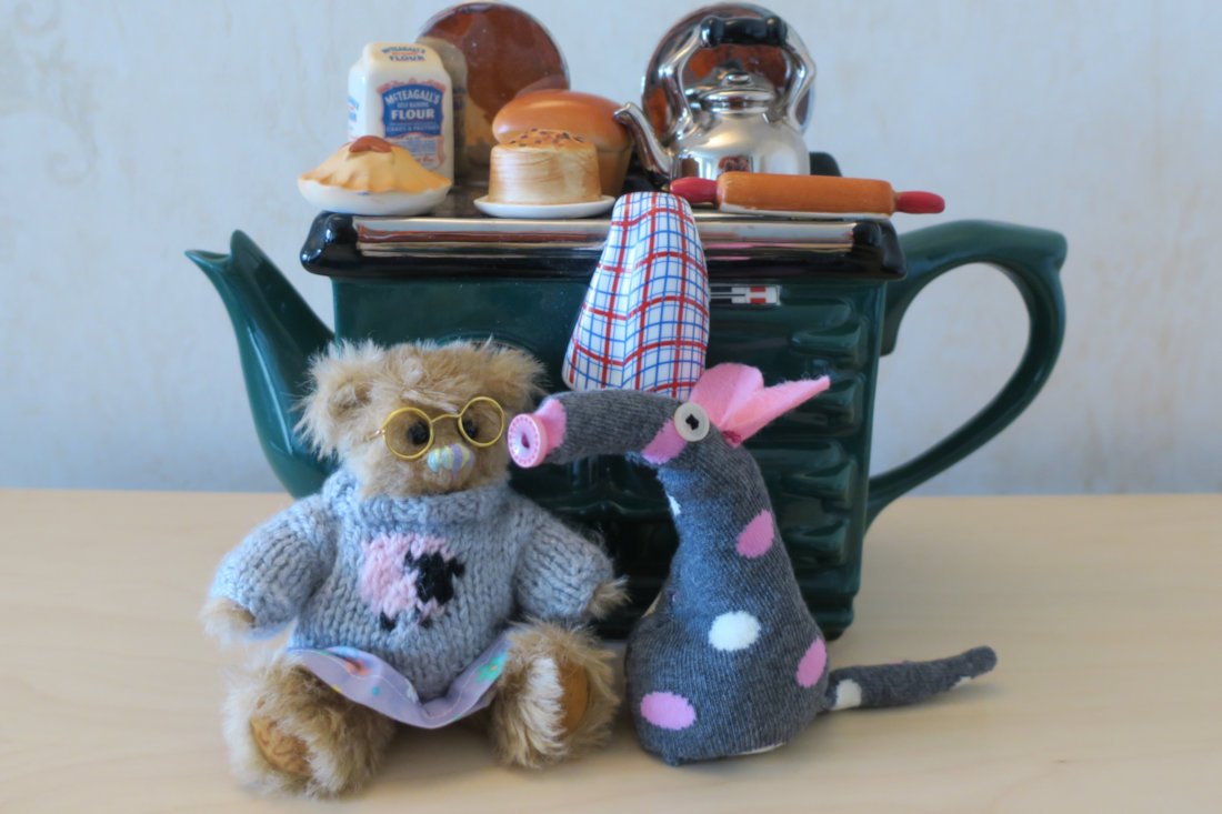 Hello Benji <a href="/BenjiVaark/">BenjiVaark</a> I'm Pru and my best furend is Alys Vaark. I made her and she is very nice. Thank you for following me.