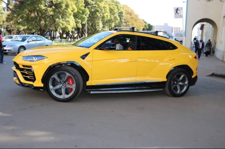 Mickey___88's tweet image. The Ferrari 
The Lamborghini 
The Mercedes 
All spoted recently in zim.... Tikadzitengesa hatingasimudzire economy mbijana here.... Horyt tongoti hadzis dzenyika.... Ko mari yadzo ye duty haigonewo kuenda kumagetsi here tione AFCON  zvakanaka😂