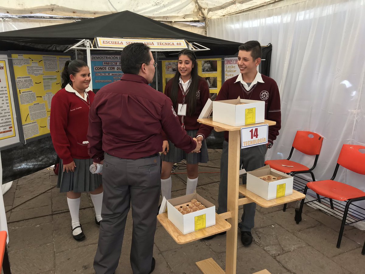 _RobledoJM's tweet photo. Visita del Dr. @vimacaar al stand de nuestra institución #EST40 en la «Plaza IV Centenario» en #Durango en la Demostración Estatal Académica, Tecnológica y Cultural de Escuelas Secundarias Técnicas #EtapaEstatal @SEED_Dgo @gobdgo https://t.co/zdyn3I3LFy