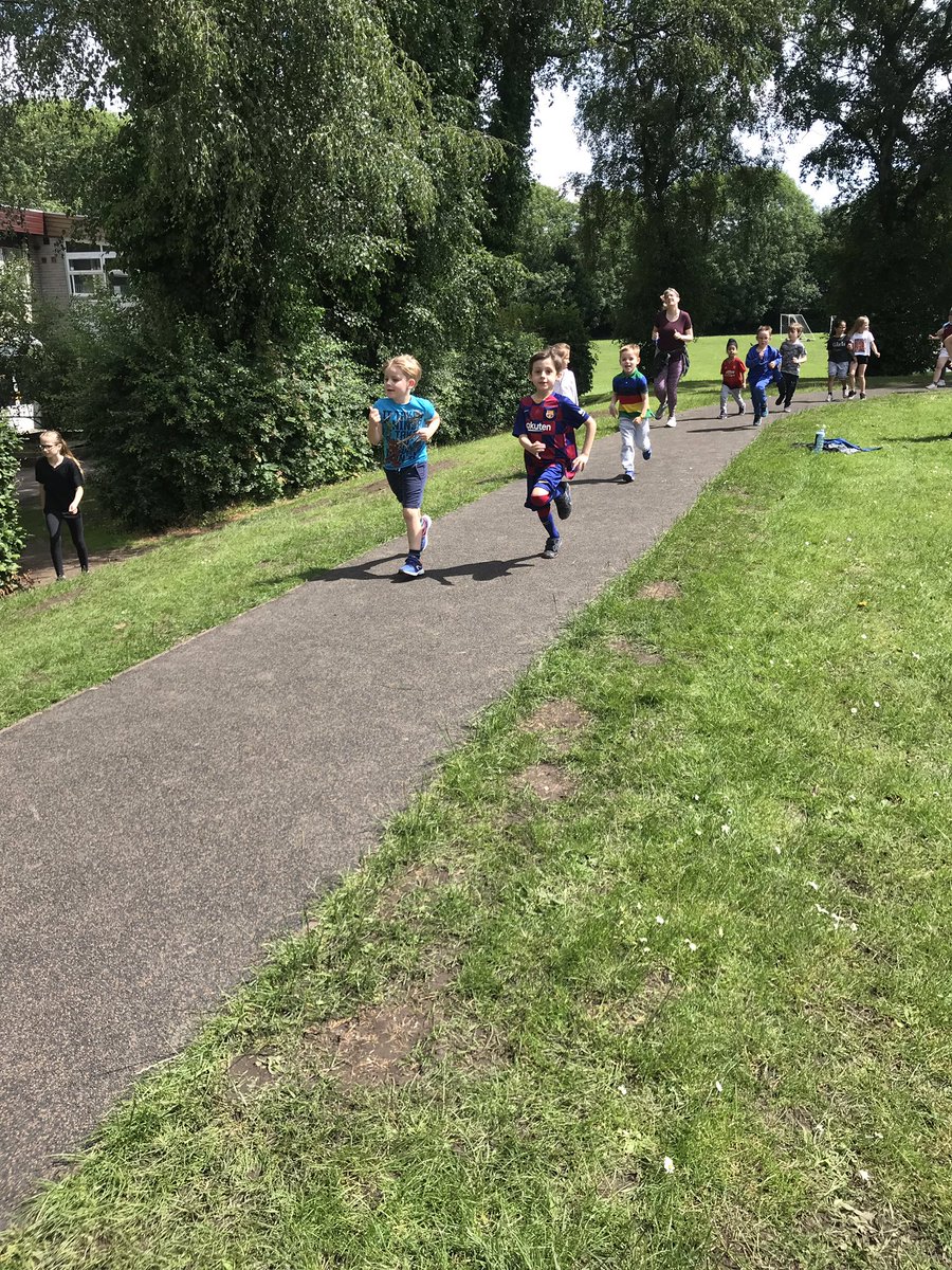 cksfitness_'s tweet photo. Day 2! Another fantastic day! Started off with a gym session for me, everyone enjoying the Daily Mile, PE & a Healthy Eating Workshop this afternoon. Finishing off the day at the Year 6 Athletics competition ๐ค Canโt wait for Day 3! #BroadoakHFF19 #DailyMile #HowMuchSugar https://t.co/A1E1dlwqXH
