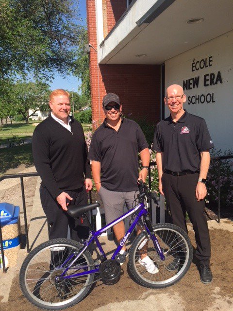 NewEra_BSD's tweet photo. Great big thank you to @bdnsobeyswest for their generous donation of the Cadbury bike! We've got big plans for Grade 4-8 students to show their #neweraknights spirit and possibly take this bike home! #BrandonManitoba #bdnmb @BrandonMBSD https://t.co/hex6XVh6jo