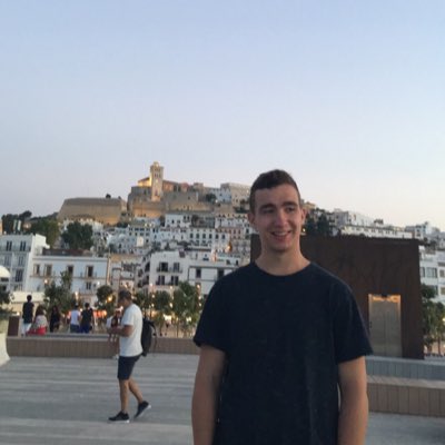 LuisCourdano's tweet photo. #NouvellePhotoDeProfil futur chirurgien cherchant son yacht pour les vacances #richkid #Assurancechomage #PACES #yacht https://t.co/rh1yDLnyOm