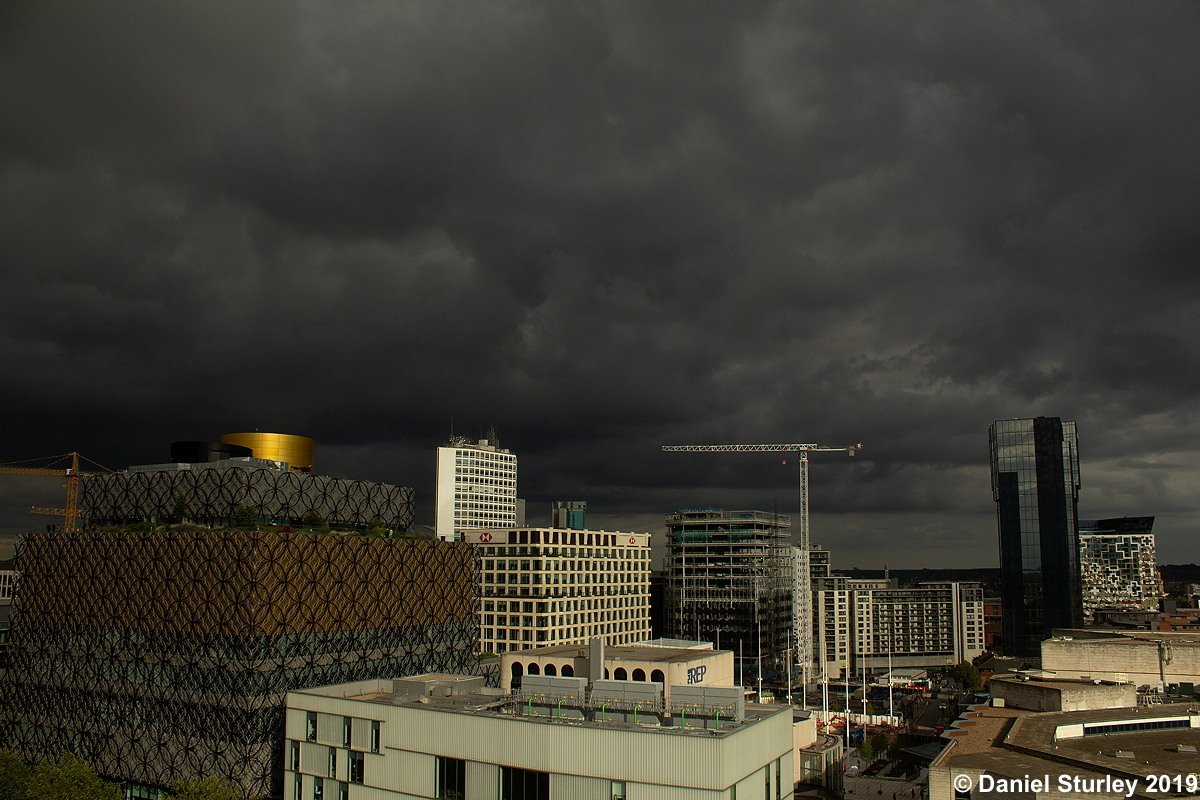 BuildsWeAre's tweet image. Wow! A dramatic sky over Birmingham in the latest of a great gallery of City skyline photography from Birmingham&apos;s #PeoplewithPassion - this wonderful photo from Daniel @ikonic_exposure #SkyHighBirmingham #ConstructionwithCommunity
