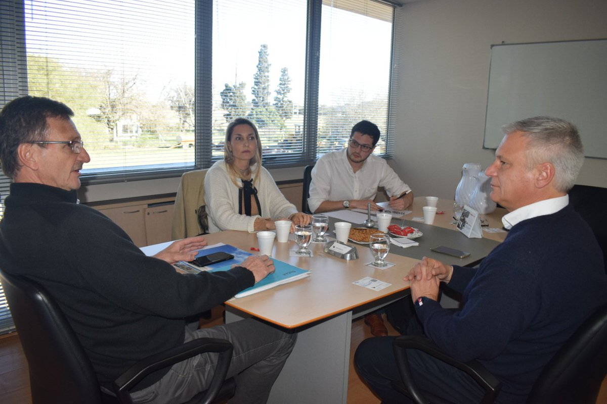 Junto a Luis Maglione y Ana Sturam, de Metal Veneta SA y E.M.Sturam SA, dos empresas integrantes del cluster de Cajas de Cambio Córdoba, analizamos la realidad y problemática de ese  sector productivo clave en nuestra provincia.