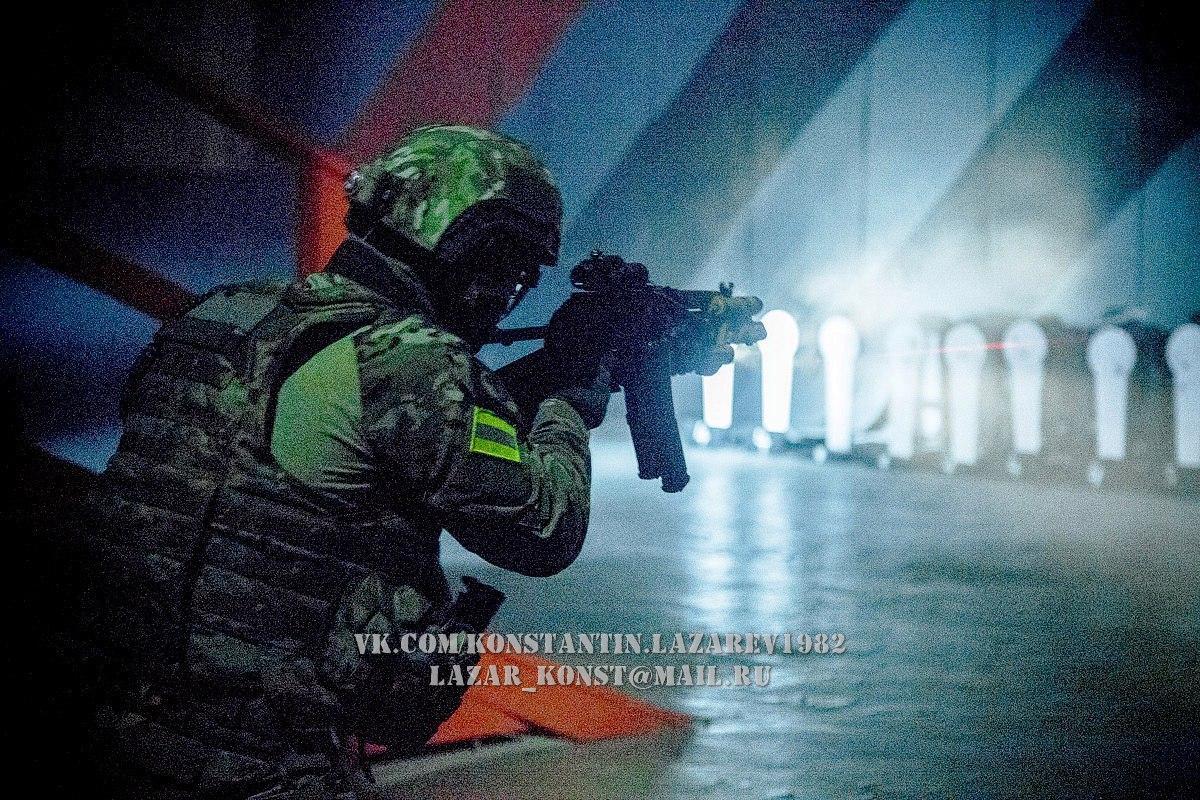 FSB Special Purpose Alfa officers with Vityaz and Brügger & Thomet MP9 SMGs, SOT Aspid and Zenit Perst-3 laser aiming devices, and EOTech and Aimpoint micro sights. 6/Photos: Konstantin Lazarev https://vk.com/russian_sof?w=wall-138000218_57002