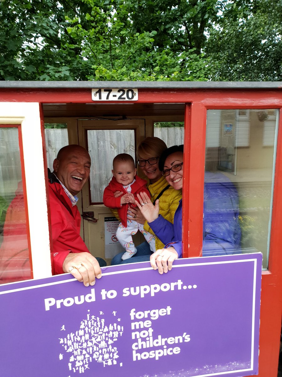 ryangrint's tweet photo. Some of the 307(!) #BeatBadger competitors this evening @KLRailway @ForgetMNotChild https://t.co/6Ruq6ruCBI