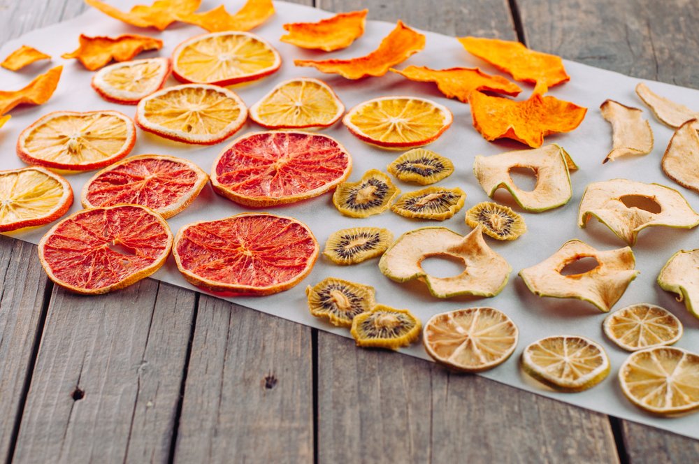 3 Ways To Dehydrate Fruit At Home &amp; 7 Delicious Recipes - ruralsprout.com/dehydrate-frui…