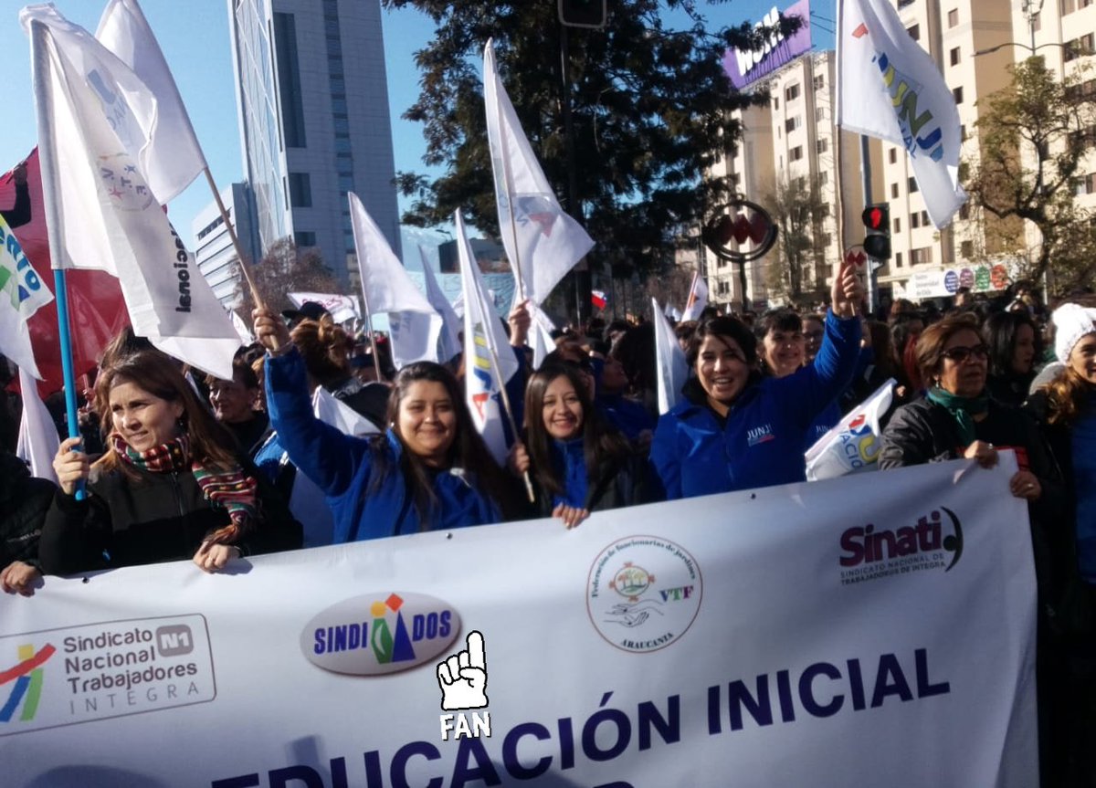 nicolasflg's tweet photo. Mi total apoyo para todos los #trabajadores y #trabajadoras que estan formando parte de esta #marchadeprofesores , #colegios #jardines, sabemos que esta es la unica forma de que puedan escuchar las demandas que necesitan para ejercer una de las labores mas importantes en la vida. https://t.co/rzizS2K2ax