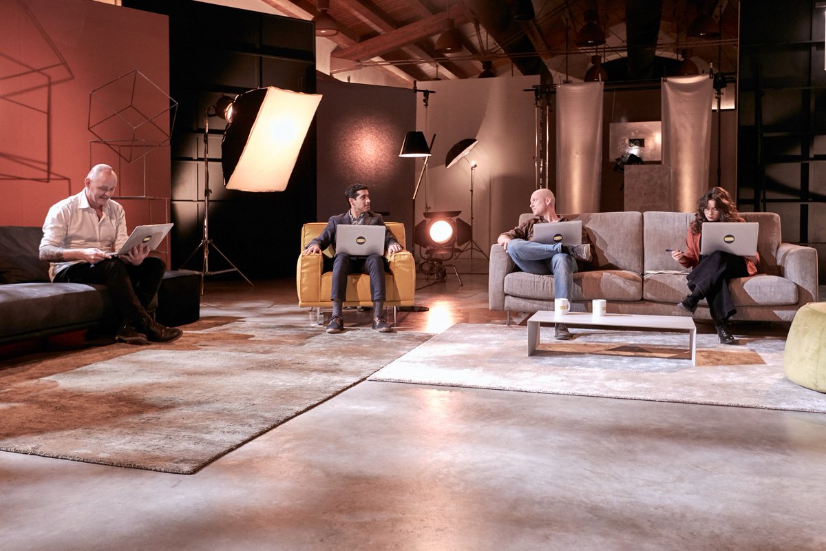 CanonItaliaSpA's tweet photo. Jérôme Sessini, Canon Ambassador, al fianco dei protagonisti di Master of Photography. 
Tra poco su @SkyArte.
#MasterOfPhotography. 
#LiveForTheStory
© Sky Italia | Daniele Cruciani https://t.co/K9yUQj8bJ2