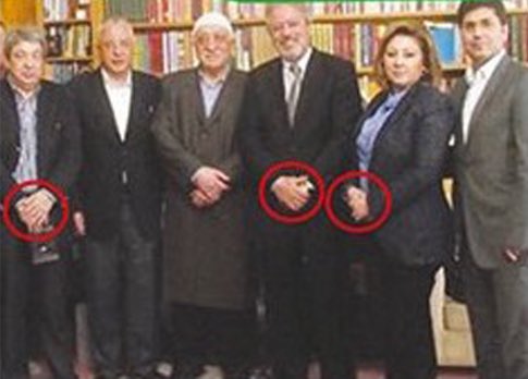 Devletin resmi TV kanalı TRT'de, ATV Ankara Temsilcisi Şebnem Bursalı'nın ne işi var? Daha önemli soru şu; Pensilvanya uşağı bu kadının "Devletin Televizyonu TRT" de ne işi var? #BuBirSkandaldır