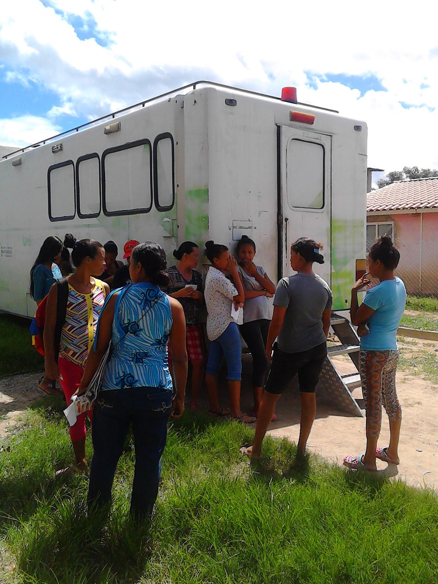ea3c8388d1684b2's tweet photo. Jornada integral  de vacunación   aquí en nuestra comunidad la comuna Hugo Chávez  estado Aragua municipio Sucre gracias a nuestro presidente maduro https://t.co/6F2x5zGDRq