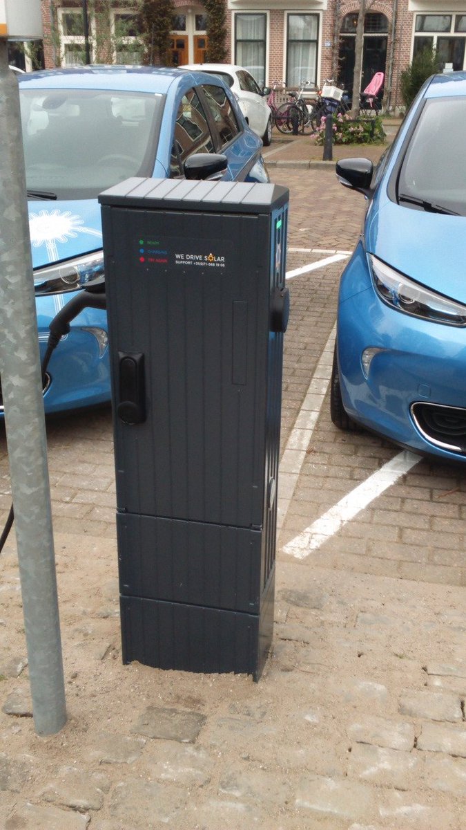 V2gUK's tweet photo. @PluggedInEVS @BadgerInBlack @Carpervert @renault_uk @FullyChargedShw @bobbyllew As I said at the end of that brief video, modifications to the standard (now old!) #ZOE are indeed required for #ACV2G functionality: Here's the #Utrecht launch:
https://t.co/Q2KS3ioWFx
#LEAF/#eNV200/#Outlander do support #V2G "out of the box", but they're #CHAdeMO DC. https://t.co/hr6HdWgLq9