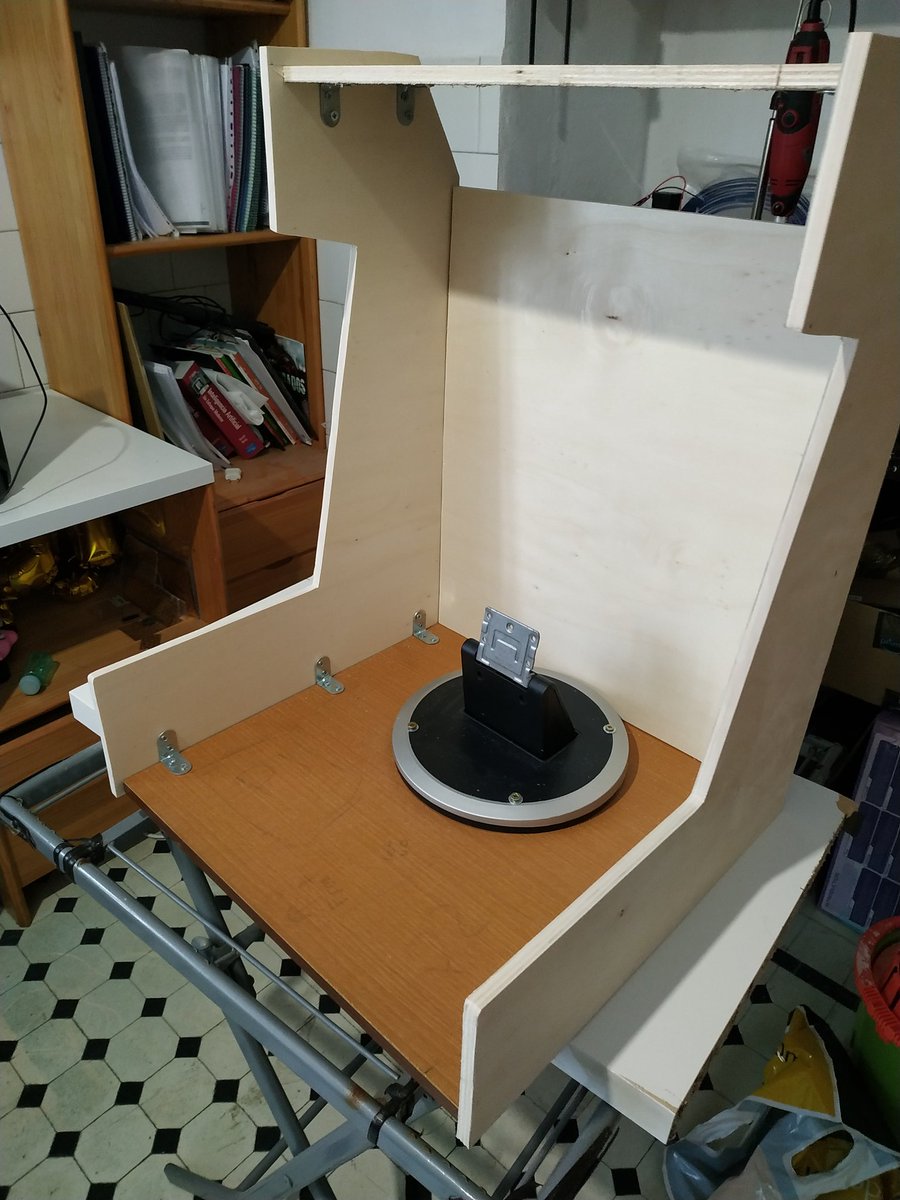 alberto_orco's tweet image. Aquí con @orkipastafari dándole un poco de amor al proyecto Ultron #modding #casecon