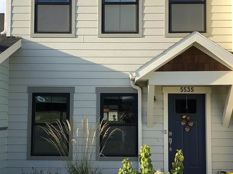 $1,400/mo
2 bd1.5 ba1,152 sqft
5535 Elysian Rd, Billings, MT 59101
House for rent Rent Zestimate®: $1,250