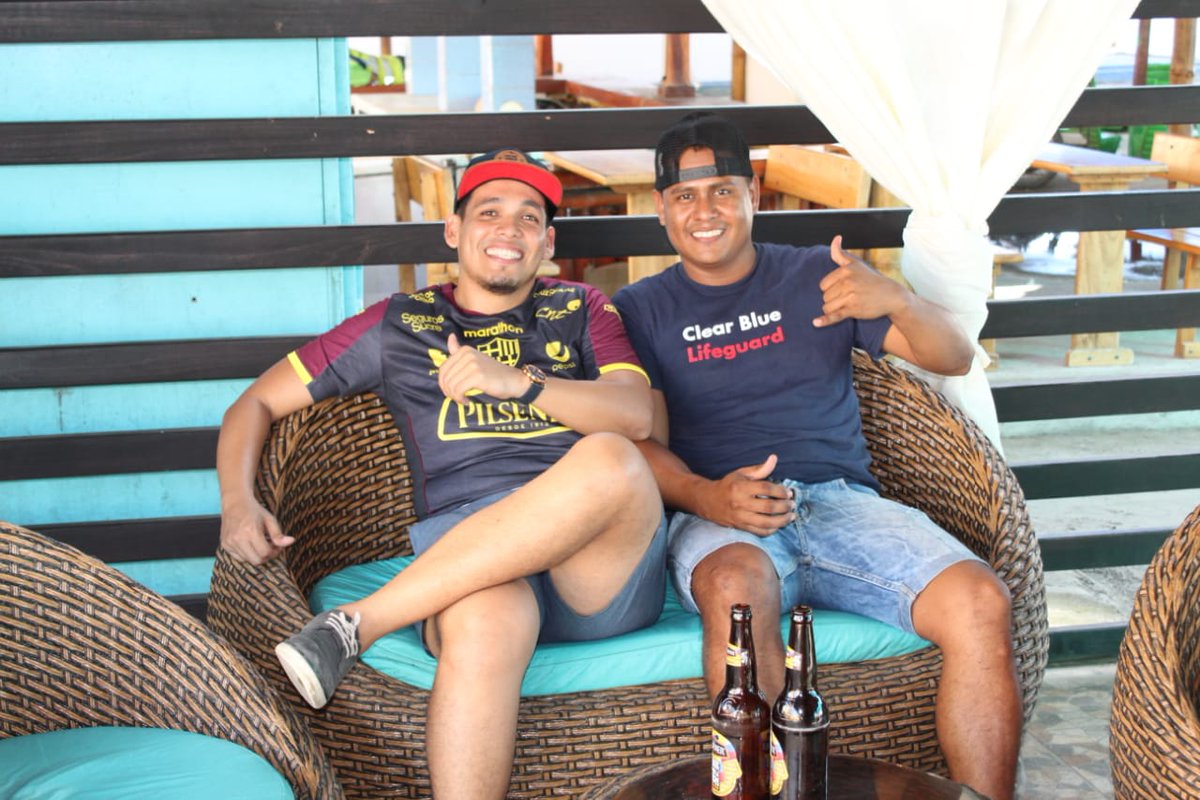 patos_paredes's tweet photo. Mi compa #tonsupaBeach https://t.co/QScpVPvQVd