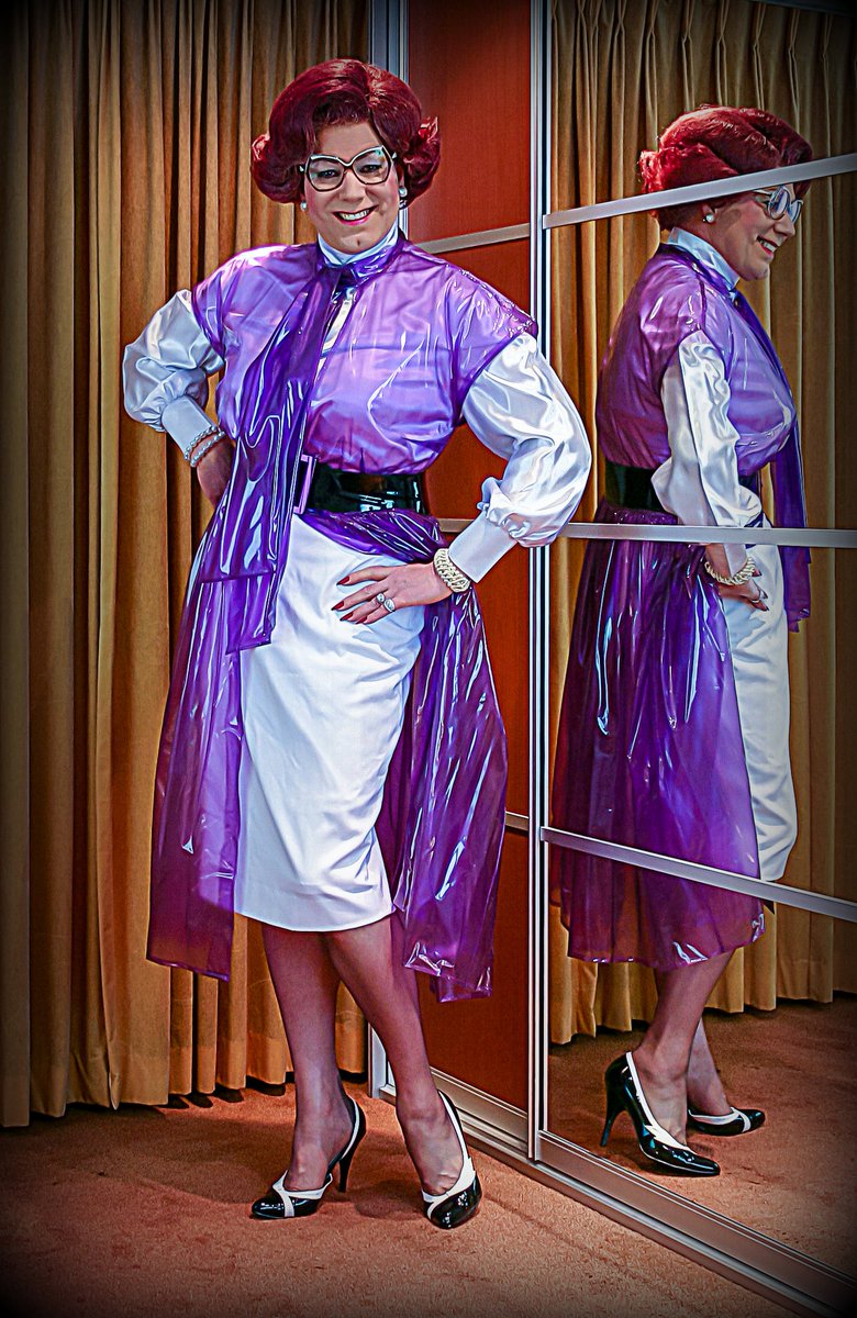 MrsWandaNylon's tweet photo. #prettyinpurple, #primplastic, #prettyinplastic https://t.co/je8FU3da8K