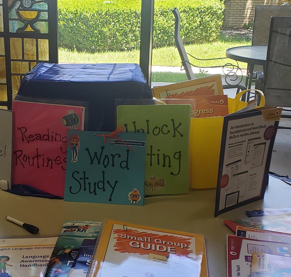 DeidraKeener's tweet photo. Administrators are taking time to "play" in the Academics Playground by Pearson. The new (K-8) ELAR adopted materials as well as the current adopted materials for high school are featured in this come &amp; go session at #PPLE19. @FWISDPLI @lezleylewis
@DrCherylMixon72 @CUkpakaELIT https://t.co/kOSRTRCTwb