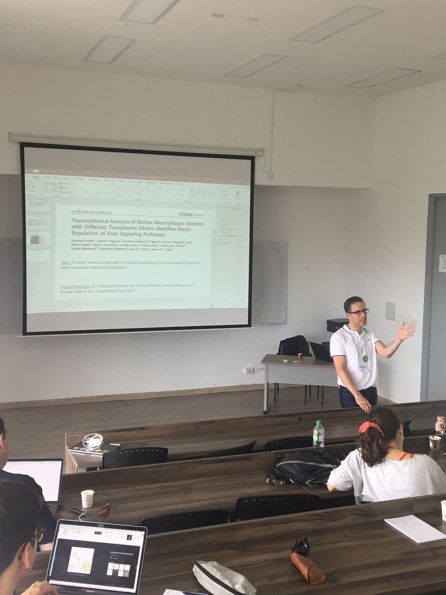 veupathdb's tweet image. Jeroen Saeij @saeijlab talking to #eupathdbworkshop students about host response data available in #hostdb #colombia