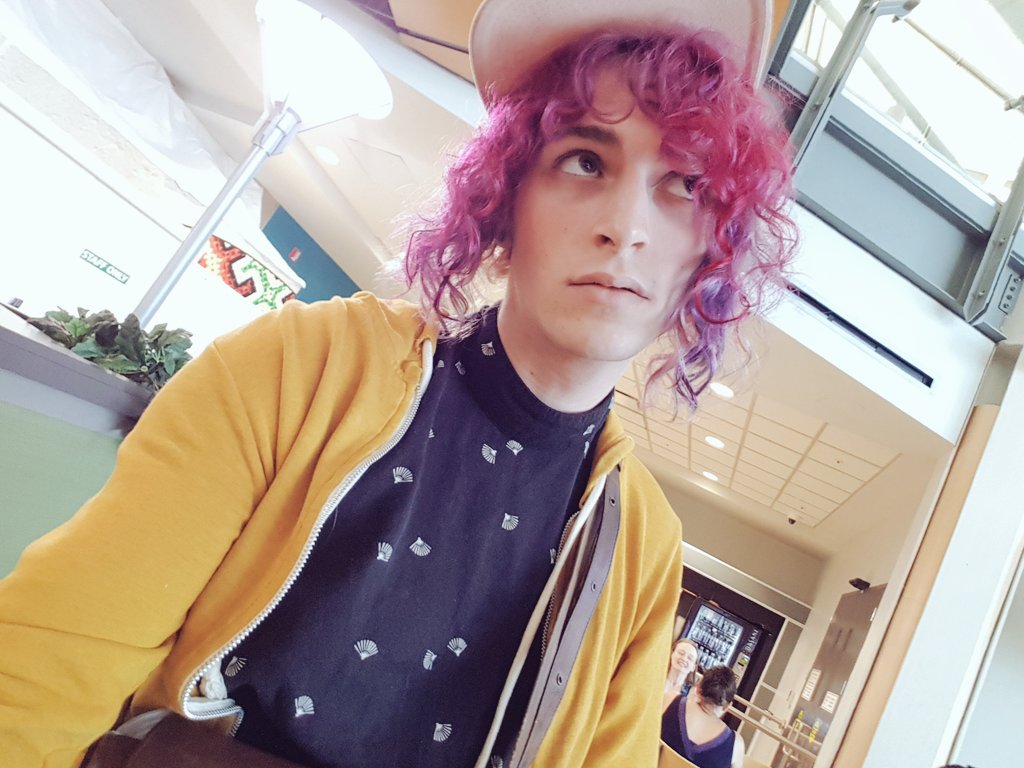 lesbiats's tweet photo. i feel like a lot of people completely ignore the fact that im nb but uhhhh #nonbinarylookslike https://t.co/GtD9bfDmDa