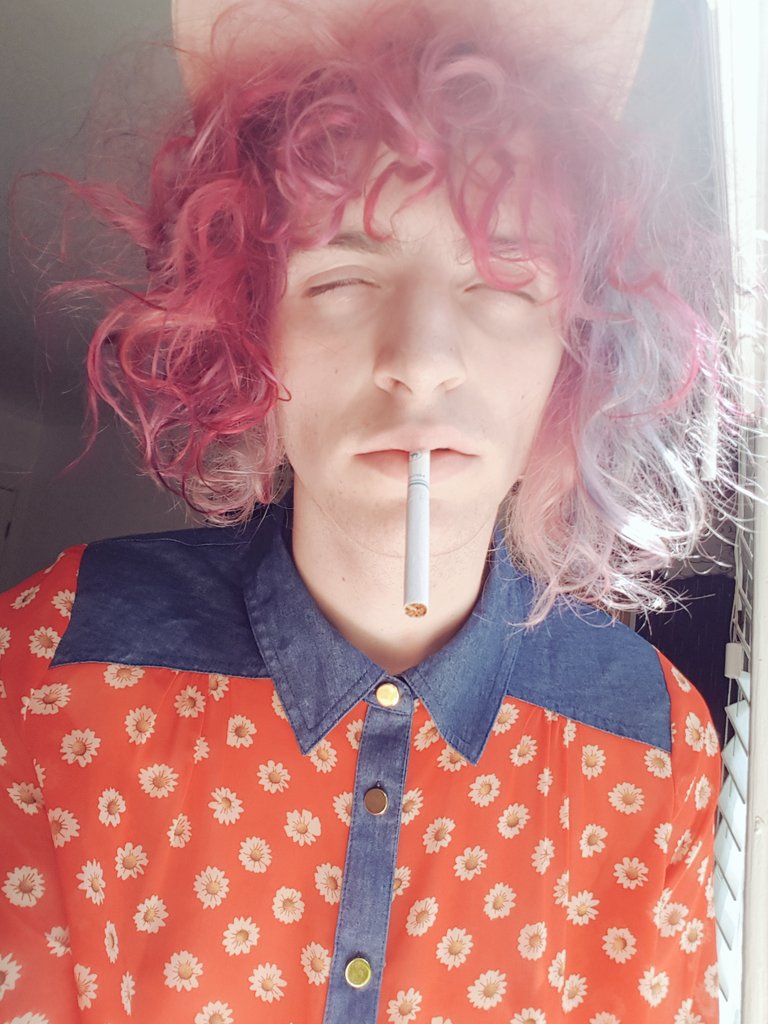 lesbiats's tweet photo. i feel like a lot of people completely ignore the fact that im nb but uhhhh #nonbinarylookslike https://t.co/GtD9bfDmDa
