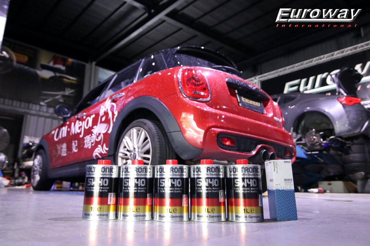voltronic_sg's tweet photo. #MINI Cooper S oil service with #VOLTRONIC Touring Turbo and #VOLTRONIC 5W40 OEM ultra light running fully synthetic motor oil at #EUROWAY Taichung Taiwan. https://t.co/DLTqYFnch4