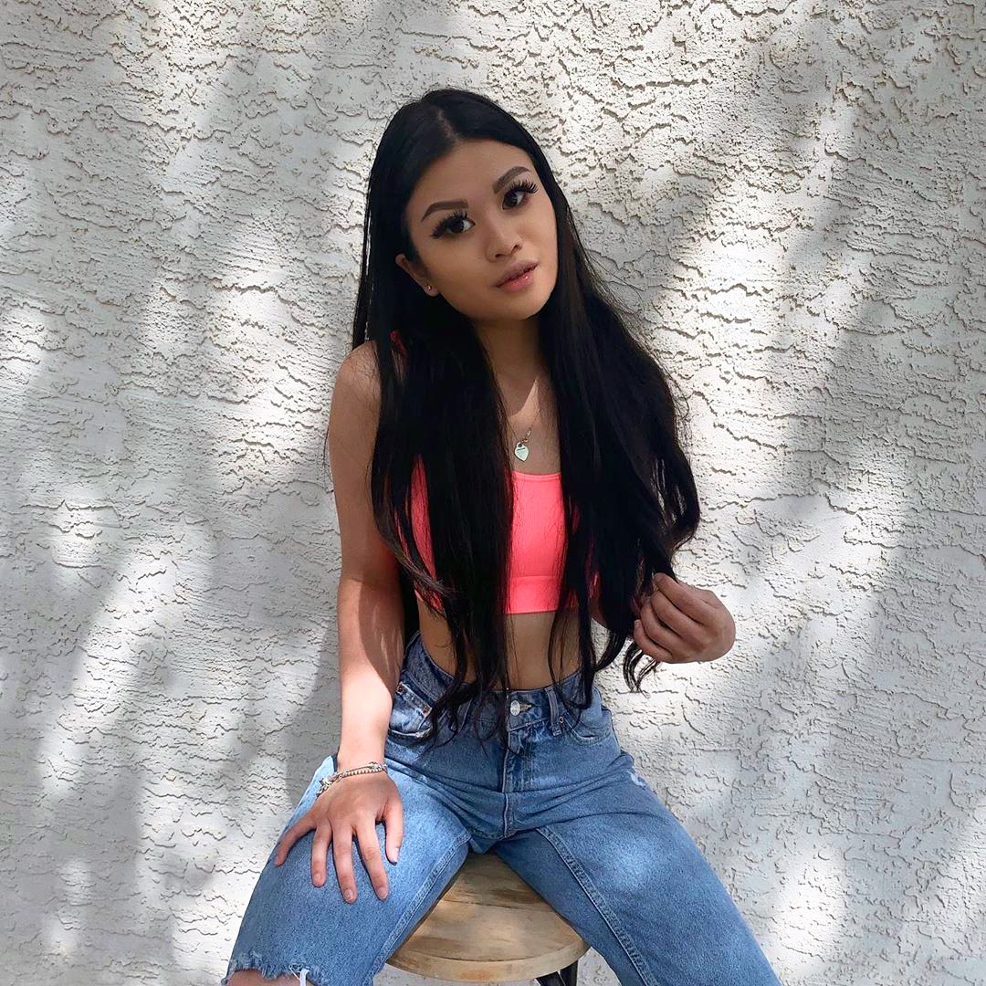 shopmandee's tweet photo. Tube tops are coming in hot. Let your shoulders live a little 😏 Make sure to tag #shopmandee in your best Mandee fits for a chance to be reposted like @phiphiib

#shopmandee #ootd #outfitgoals https://t.co/AjpCD6GuVF
