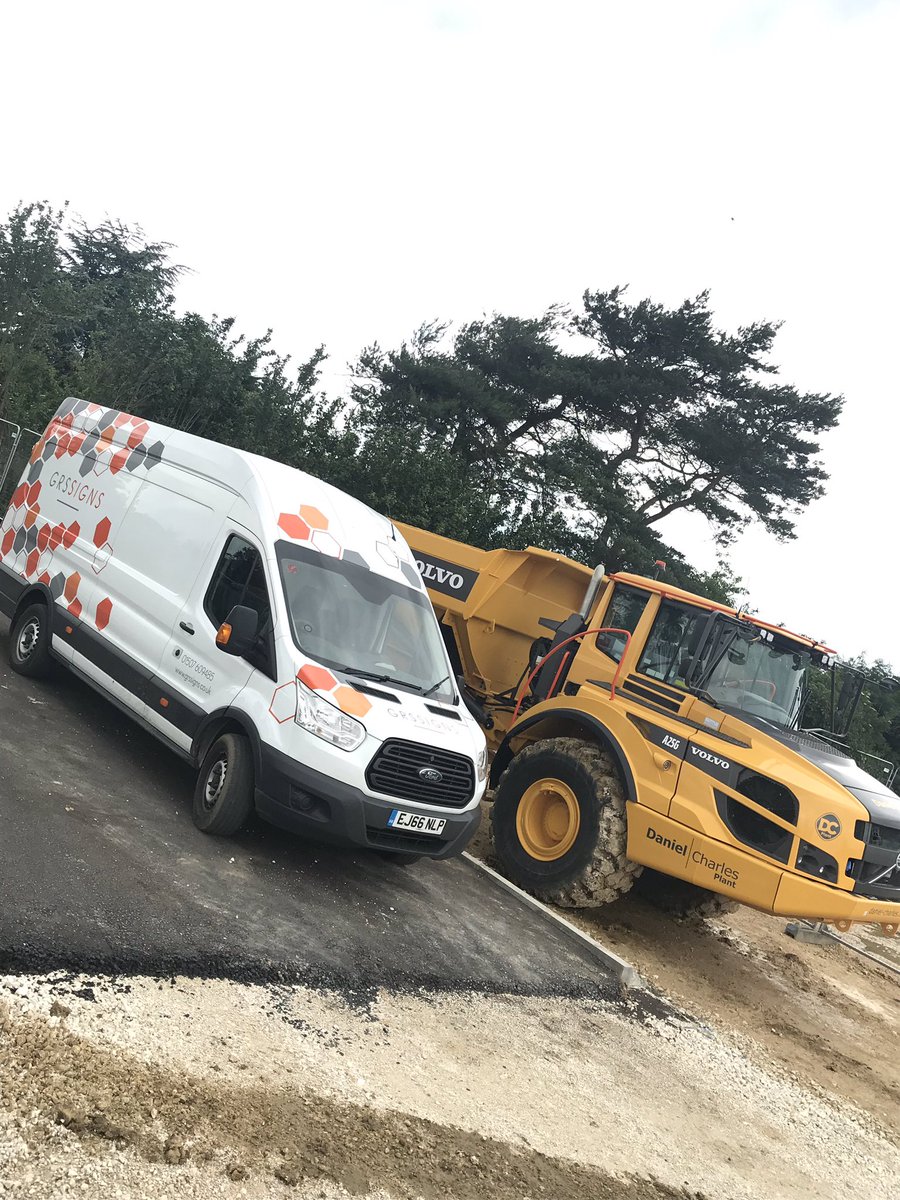 grssignscouk's tweet photo. Today’s jobs 2 dump trucks, post & panel signs and some exhibition stand panels #everythingsignage https://t.co/kl0aprOyEe