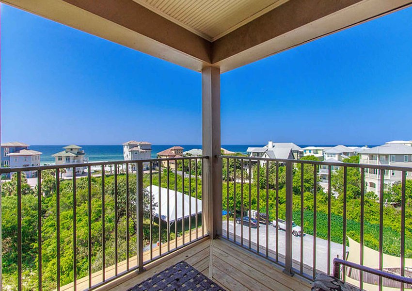 GoSouthern's tweet photo. Escape to #Scenic30A and enjoy #WatchingWaves - a 4BR/4.5BA #Luxury #VacationHome that comfortably accommodates up to eight friends and family members! #BookDirect and #BookToday for the best prices and local southern customer care. ➡️ https://t.co/hOZ6CkH3ZE https://t.co/GPDEOyIpYk