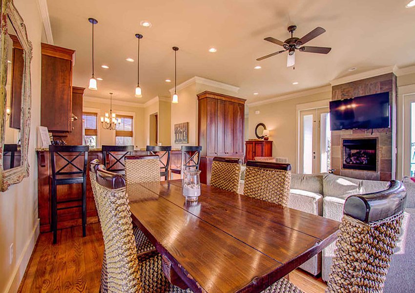 GoSouthern's tweet photo. Escape to #Scenic30A and enjoy #WatchingWaves - a 4BR/4.5BA #Luxury #VacationHome that comfortably accommodates up to eight friends and family members! #BookDirect and #BookToday for the best prices and local southern customer care. ➡️ https://t.co/hOZ6CkH3ZE https://t.co/GPDEOyIpYk