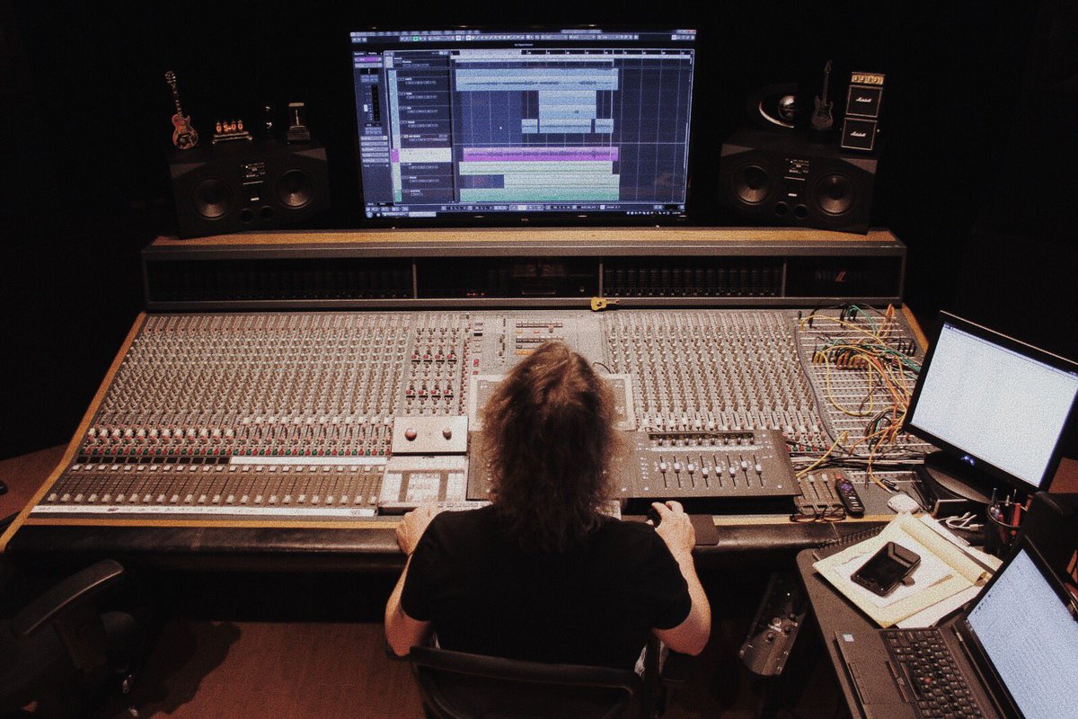 EvermoreSound's tweet image. Overhead view of Luke's space.