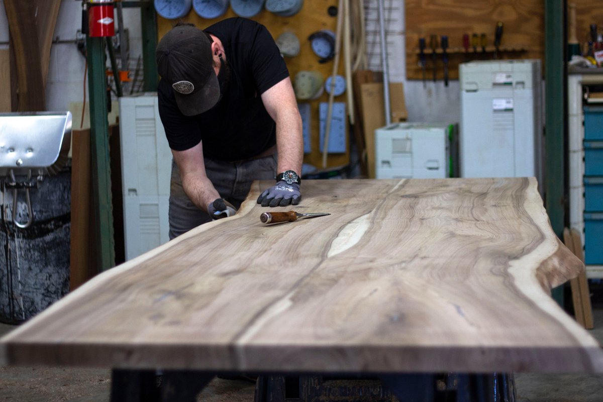 MDFallenLumber's tweet photo. For this table, we used a couple of beautiful English Walnut slabs that we salvaged from logs that were tossed into a land fill.
#liveedge #oeurbancut #urbanlogging #salvage #reclaimedwood #homerenovation #oecustom #woodworking #woodart #woodproject #woodshop #interiordesign https://t.co/dGGo8ARpWg