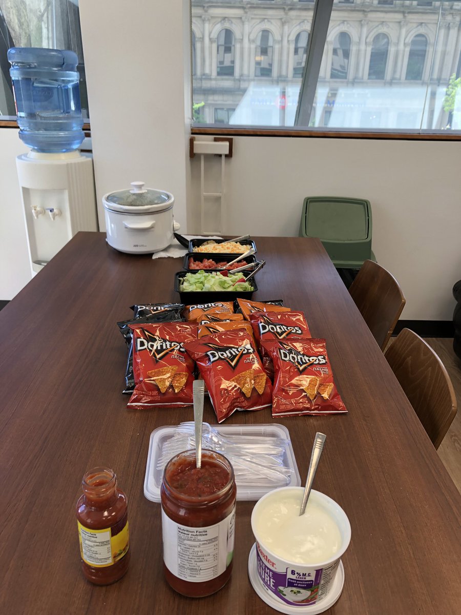 Taco Tuesday for #teamawesome for EAW! Thank you for all you do!! <a href="/SanaHubaishy/">Sana Hubaishy_TD</a> <a href="/BoZhang222/">Bo Zhang</a> @Heather_Eastwoo <a href="/KelleyDaamen/">Kelley Daamen</a> #tacoinabag #eaw #thankyou