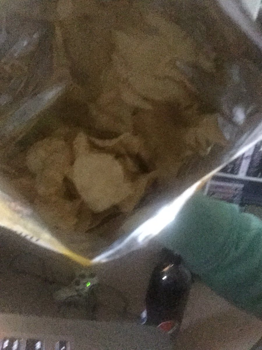 PresslandR's tweet photo. @Tyrrells just brought a bag of your crisps well I say a bag of crisps more like a bag of air ! #ridiculous #expensivecrisps #nothingthere https://t.co/syT3m3IbAi