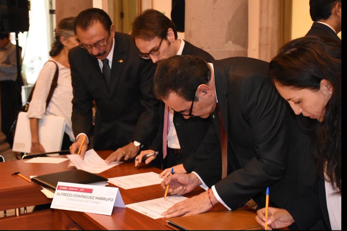 INPImx's tweet photo. Concluye la sesión de instalación del Grupo Técnico Interinstitucional. Las dependencias coinciden en la necesidad de una Reforma Constitucional para saldar la deuda histórica con los #PueblosIndígenas y consolidar la transformación de México🇲🇽. https://t.co/SDJsn8OrVm