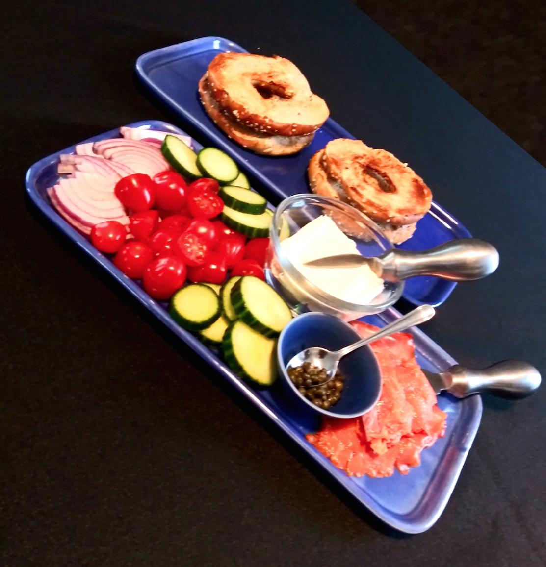 DmitriMatheny's tweet photo. Today’s #OMAD feast from #SassysKitchen (Centralia WA): spinach and mango smoothie | bagels with lox, cream cheese, onion, cucumber, tomato and capers | coffee with chocolates and cherries #Grateful #OneMealADay #CleanFast #ColorfulFeast #FrugalFlugel #OmadNomad https://t.co/SwVWupQJZ9