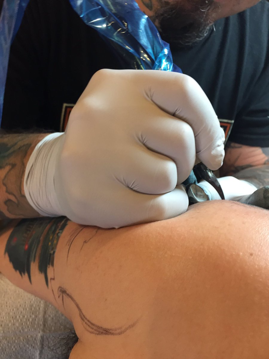 Marvin527's tweet photo. Seasion #3 - This part of the arm/shoulder does hurt a bit more...๐
Coming along though!
#Tattoo #FirstTattoo #GettingInk #TrueFitTattoo https://t.co/7BUMYNTpn4