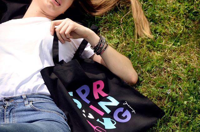 jaconyjacony's tweet photo. Lovely Spring tote bag 💜
.
.
.
.
.
#🌸 #🐥 #🌻 #🌷 #jacony #springblooms #spring #springcollection #girlfashion #craft #totebag #springtotebag #graphicdesign #myownbiz #madeinbih #femalefashion #newgoodies #springoodies #happygirl #girlflower #video #springfashion #springtim… https://t.co/sjy68XdHSL