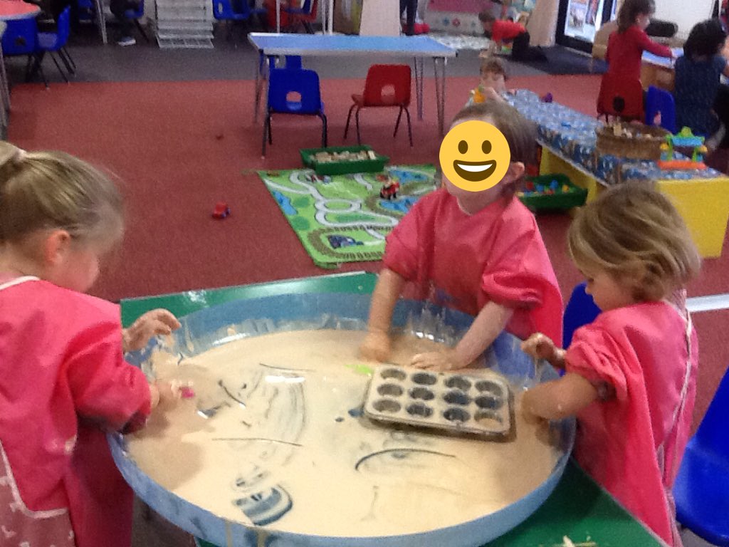 THPlaydays's tweet photo. Enjoying counting # eyfs # look at those lovley sandwiche's # colour mixing # eyfs # ea&amp;d https://t.co/DvtbwSkZzn