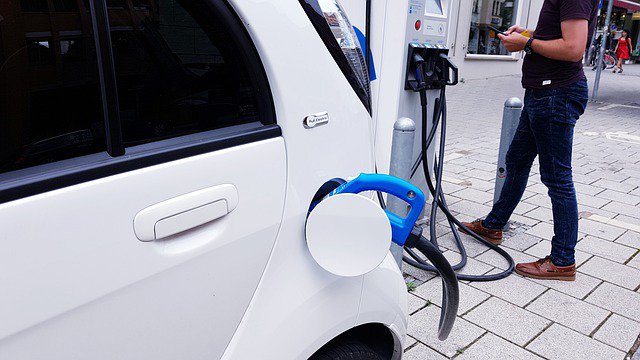 GaiaPresse's tweet photo. Préparez-vous : une large consultation publique aura lieu à l'automne pour préparer le Plan d'électrification et de changement climatique du gouvernement Legault.
#consultation #polqc #environnement
https://t.co/DcqObWTsbJ https://t.co/YOFi0aPbRM