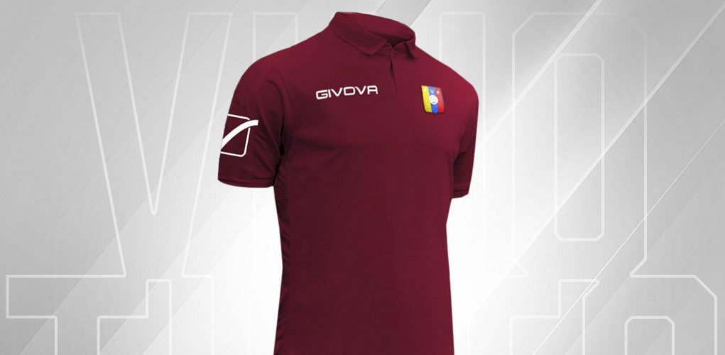 Conejorodriguez's tweet photo. Preparando la garganta, animando mí vida, dejando de lado lo que me agobia. Amo mí país, amo la camiseta vinotinto y amo esos 90 minutos que me alejaran del mundo y nuestra realidad. 
Listo para narrar #Brasil vs #Venezuela por @imaginacion961 junto a los mejores!!!
Desde las 7pm https://t.co/67H72jMbzb